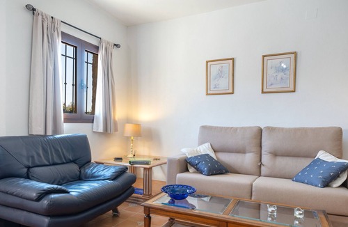Algarinejo Apartment | Appartement met Uitzicht op de Bergen met Eigen Tuin