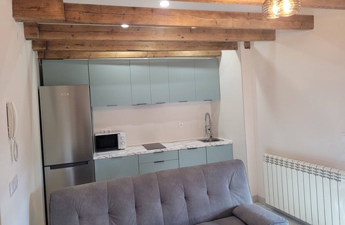 Leon Apartment | Appartment for 2 people with garage and WI-FI. Close to the center of León.
