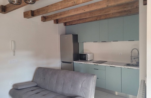 Leon Apartment | Appartment for 2 people with garage and WI-FI. Close to the center of León.