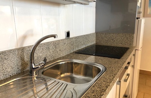 El Palo Apartment | APT.1ST LINE BEACH. AT STREET LEVEL. 2 BEDROOMS/4 PERSONS. WIFI AND NETFLIX.