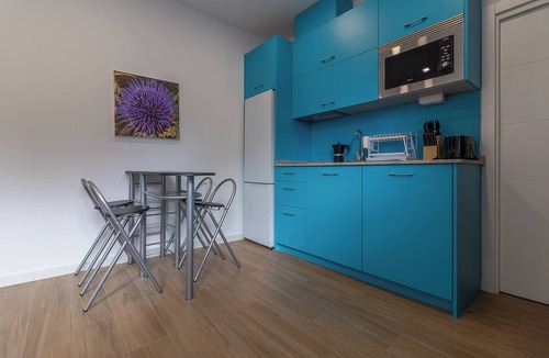 Merida Old Town Apartment | Ares II 15 min Roman Theater, Cradle and Pet Friendly