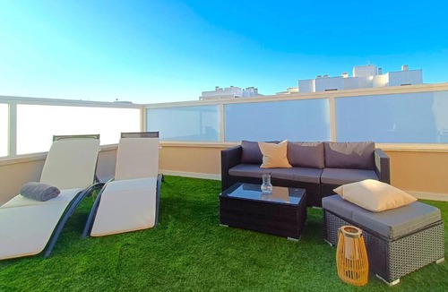 Retamar Apartment | Atenas Suite, 2 Hab, terraza, piscina y playa a 3 min
