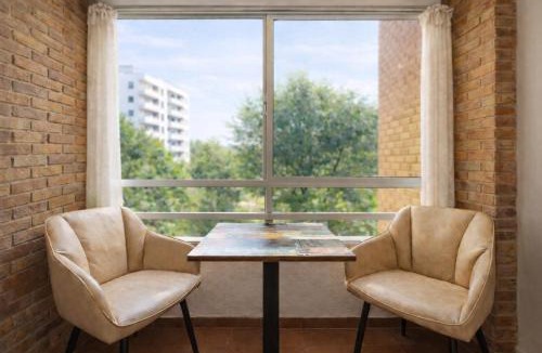 Arganzuela Apartment | Atocha Apartments, Central Location Terrace, Kitchen, Fast WiFi, metro nearby