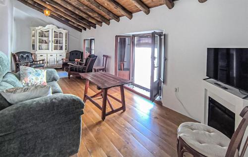 Castilblanco de los Arroyos House | Awesome Home In Castilblanco De Los Ar