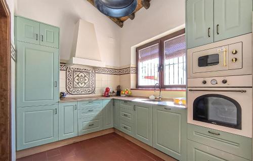 Castilblanco de los Arroyos House | Awesome Home In Castilblanco De Los Ar