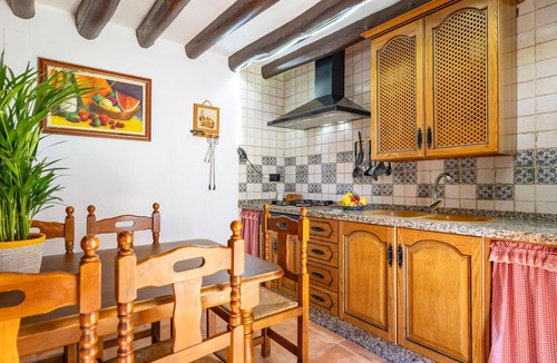 Castillo de Locubin House | Awesome home in Castillo de Locubin