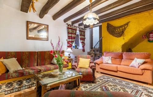 Castillo de Locubin House | Awesome Home In Castillo De Locubin