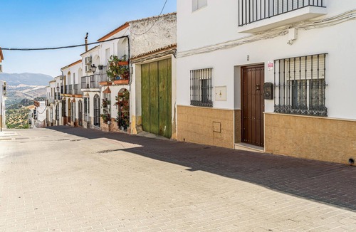 Olvera House | Awesome home in Olvera with WiFi