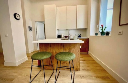 Feria Apartment | Azahar - Beautiful 1-Bedroom apartment with private patio in Seville’s Old Town.