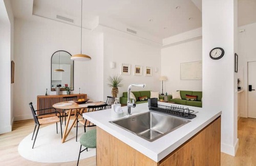 Feria Apartment | Azahar - Beautiful 1-Bedroom apartment with private patio in Seville’s Old Town.
