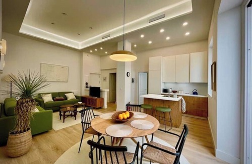Feria Apartment | Azahar - Beautiful 1-Bedroom apartment with private patio in Seville’s Old Town.