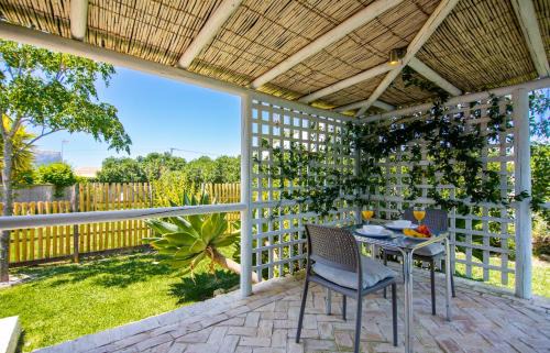 El Palmar Apartment | Azulita, Tranquil Garden Casita, Walk to Beach