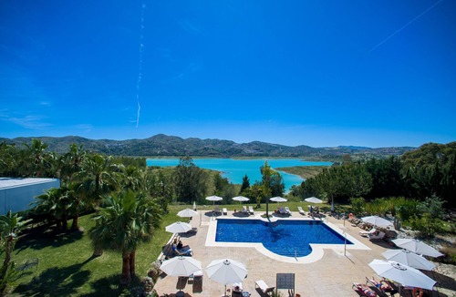 Vinuela Hotel | B bou Hotel La Viñuela & Spa