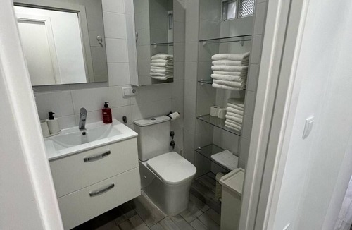Sanlucar de Barrameda Apartment | 'Bajo De Guía' Apartment with Wi-Fi and Air Conditioning