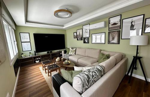 El Puerto de Santa Maria Apartment | BASTINAZO ALOHADREAM - LUXURY PREMIUM - DormirDCategoria Condetó en la Mejor Ubicación de la Ciudad, Especial Grupos, Insonorizado, Aire Acondicionado en todas las habitaciones, TV 100" - El Puerto de Santa María - Reformado de Diseño