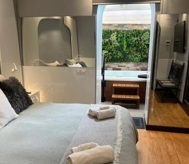 El Puerto de Santa Maria Apartment | BASTINAZO ALOHADREAM - EXCLUSIVO - Design Suite Luxury Love and Spa - Jacuzzi y Sauna Privados