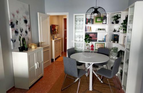El Puerto de Santa Maria Apartment | BASTINAZO ALOHADREAM - PREMIUM - La mejor ubicación con Aire Acondicionado, Insonorización, Terraza y Equipamiento en El Puerto de Santa María - Grupo de solo menores de 25 no aceptados salvo fianza adicional