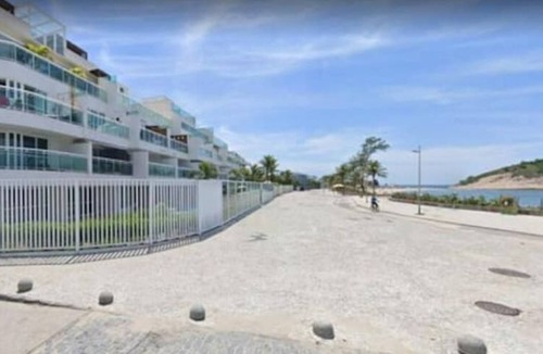 Recreio dos Bandeirantes Apartment | Beachfront apartment in Rio de Janeiro ideal for surfers and leisure lovers!