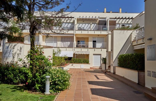 Isla Cristina Apartment | Beachfront apartment, with pool and urban areas. Zarati