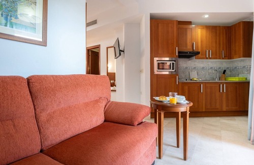 Puerto de la Duquesa Apartment | Beachfront Apartment -Don Juan Manilva