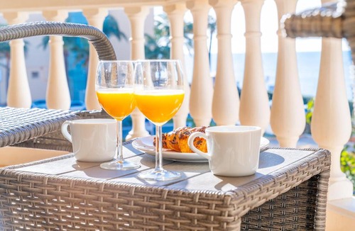 Guadalmar Apartment | Beachfront Apartment with Pool & Sea View Terrace, Guadalmar Málaga