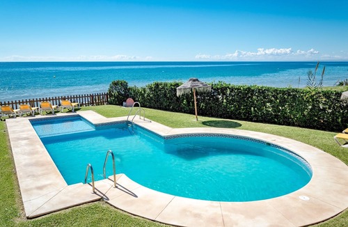 Carib Playa Cottage | Beachfront Escape 3 Bed House - Stunning Sea Views
