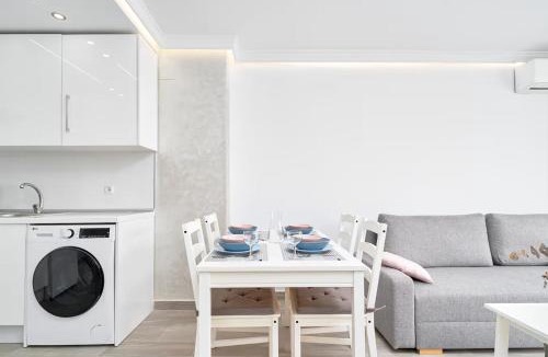 Caleta de Velez Apartment | Beachside Bliss Pool & Tennis near Málaga