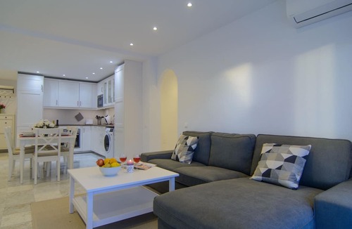 Fuengirola Apartment | Beachside Luxury 3-Bed Apartment with Rooftop Pool & Sea Views