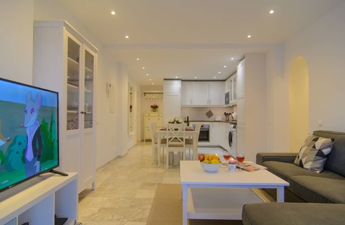 Fuengirola Apartment | Beachside Luxury 3-Bed Apartment with Rooftop Pool & Sea Views