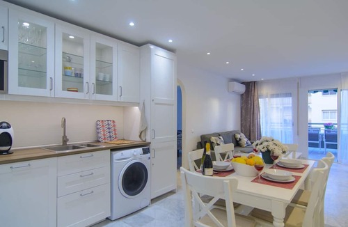 Fuengirola Apartment | Beachside Luxury 3-Bed Apartment with Rooftop Pool & Sea Views