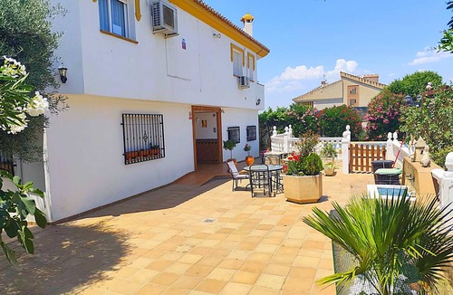 Belicena Apartment | Beautiful 4-bedroom apartment with AC in charming El Ventorrillo