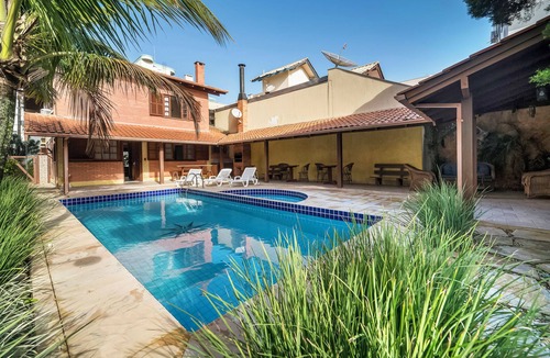 Bombas House | Beautiful 5-bedroom house with heated pool and barbecue, 100m from the sea.