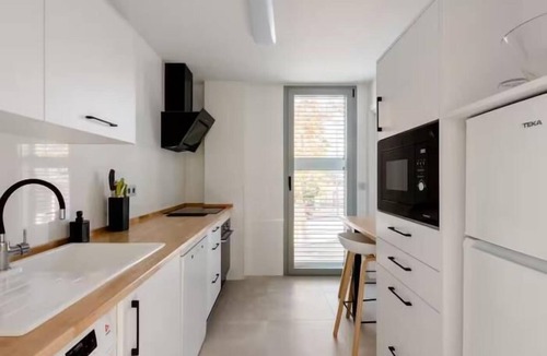 Genil Apartment | Beautiful apartment in the center of Granada with free parking
