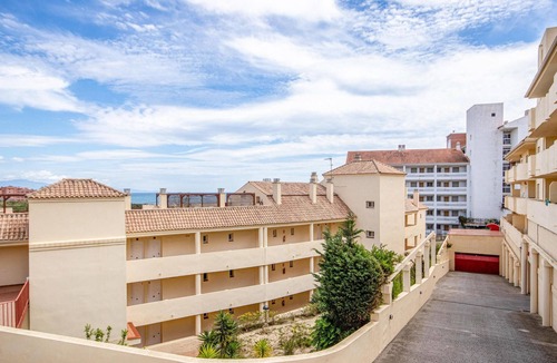 Puerto de la Duquesa Apartment | Beautiful apartment in Manilva with swimming pool