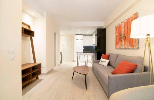 El Viso Apartment | Beautiful Apartment next to Santiago Bernabeu by Batuecas