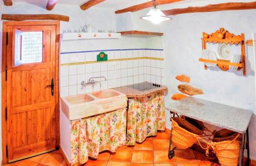Laroya House | Beautiful holiday home in Laroya with shared pool