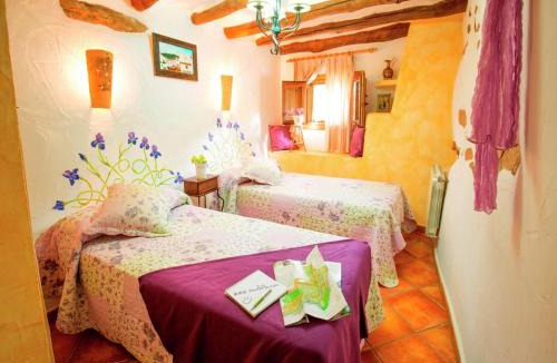 Laroya House | Beautiful holiday home in Laroya with shared pool