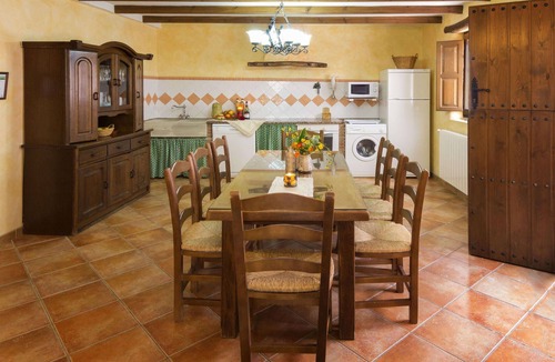 Laroya House | Beautiful home in Laroya with outdoor swimming pool