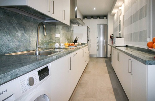Los Remedios Apartment | Beautiful new apartment in Sevilla