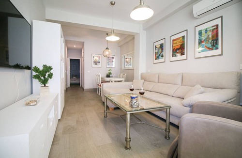Los Remedios Apartment | Beautiful new apartment in Sevilla