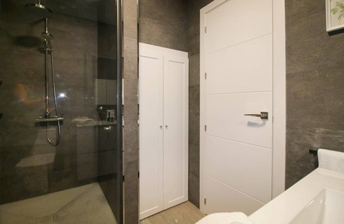 Los Remedios Apartment | Beautiful new apartment in Sevilla