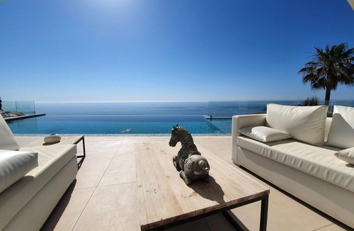 Manilva Villa | Beautiful private villa for 10 people with WIFI, private pool, A/C, TV, terrace and pets allowed