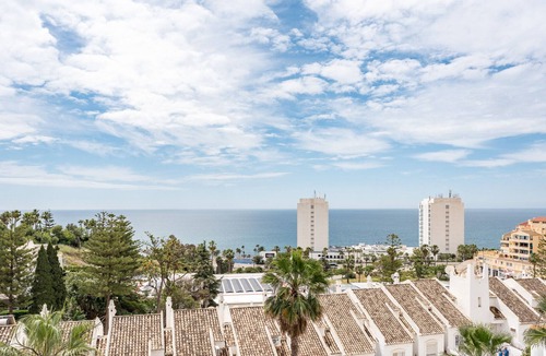 Torrequebrada Ski Chalet | Beautiful views family townhouse steps from the BEACH REF018