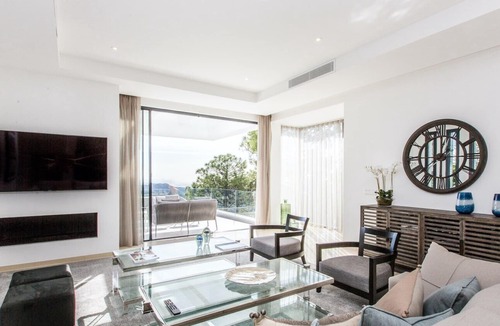Benahavis Villa | Beautiful Villa EAGLE in Monte Mayor - RDR195