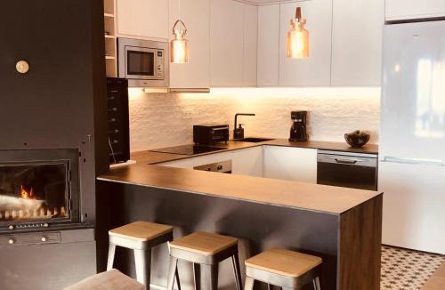 Pradollano Ski Chalet | Beautifully Renovated 4 Bedroom Apt + Kid's Room