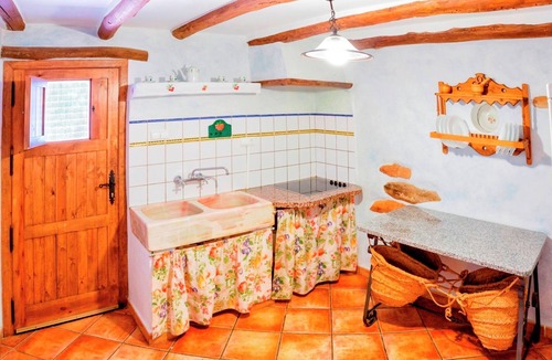 Laroya House | Belvilla by OYO La Curiosa