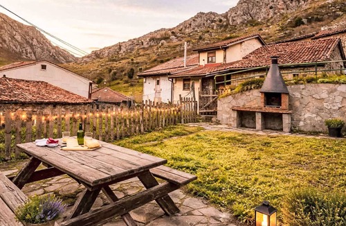 Fresnedo House | Berghütte mit Terrasse, Kamin und Jacuzzi by Interhome