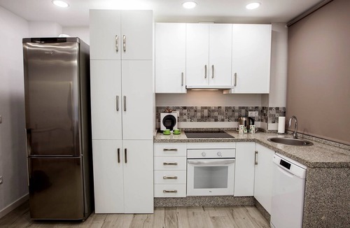Distrito Sur Apartment | Beside Torre de la Calahorra