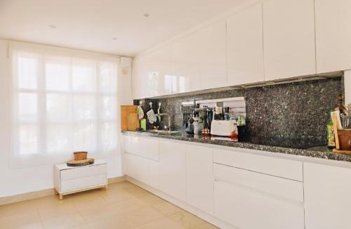 Manilva Villa | Blue Ark, villa vue mer avec piscine, idéale en famille face à Gibraltar