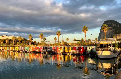 La Linea de la Concepcion Boat Rental | Boat Haus - Casas Flotantes frente a Gibraltar
